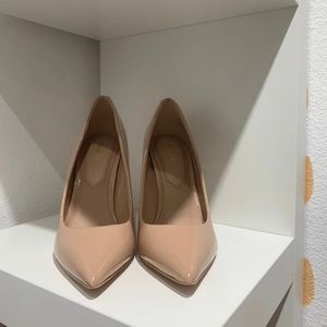 Nude stiletto pumps